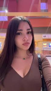 Melanie Shea's Instagram, Twitter & Facebook