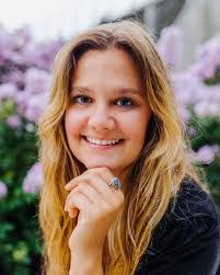 Rae Carroll's Instagram, Twitter & Facebook