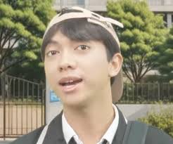 Bagi Bagi Foto Arthur Love Academy Megang Hp