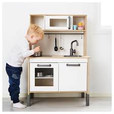 Ikea Duktig Kinderkuche Pimpen 10 Einfache Diy Tricks Fur Eure Spielkuche Babyeckchen Mama Blog In 2020 Ikea Play Kitchen Play Kitchen Ikea