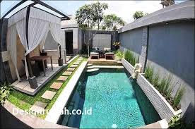 Kolam ikan di taman belakang taman belakang rumah minimalis modern ini berisi kolam ikan dan juga taman tropis yang asri dan. Desain Rumah Dengan Kolam Renang 80 Contoh Kolam Renang Minimalis Belakang Rumah Terindah 3000 Design Rumah