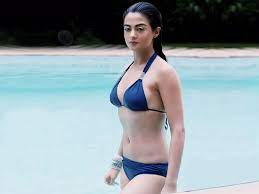 Surveen chawla is well known indian film actress, model, and dancer. Surveen Chawla Hd Wallpapers Latest Surveen Chawla Wallpapers Hd Free Download 1080p To 2k Filmibeat