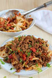 To make this yummy pasta add the brown ground beef, marinara sauce, diced tomatoes, italian seasoning, sautéed onions and garlic, salt, and water. Beef Pasta With Ground Beef Vegetables Farfalle Pasta