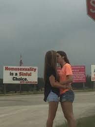 Lesbians kissing reddit