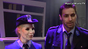 Ze volgt daarmee free souffriau op, die vijftien jaar gestalte gaf aan het alter ego van mieke fonkel. Tijd Voor Mega Mindy En Mega Toby Youtube