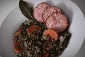 Potee De Lentilles A La Saucisse De Morteau Les Salaisons Comtoises En 2020 Saucisse De Morteau Saucisse Lentille Poireaux