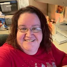 Are you in need of a cat sitter? Someone to come and spend time with your  kitty, not just feed them and leave. That's me! I spend time playing,  hanging out, cuddling,