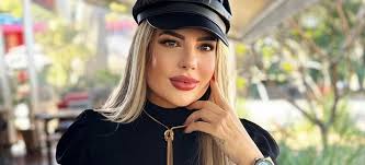 Denise Rocha ostenta o decote em fotos arrasadoras