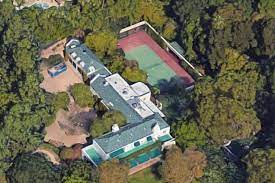 The beverly hills hotel has deliver over and above to become new world favourite hotel. Taylor Swift In Harika Evleri Evimiz Celebrity Houses Taylor Swift House American Mansions