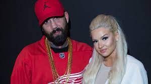 Shirin david freund, alter, größe, tattoo, schwester, merch【 wiki bio 】 by marathi.tv editorial team mar 29, 2021 name shirin david wie alt ist / alter / geburtsdatum / geburtstag 11. Mega Beef Im Netz Shirin Davids Fans Atzen Gegen Senna Promiflash De