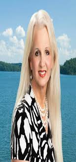 Vicki Holland's Instagram, Twitter & Facebook