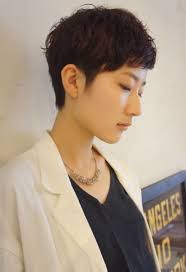 セシルカットでベリーショートに個性をプラス 大人可愛いヘアスタイル特集 folk セシルカット ピクシーカット 黒髪 ヘアアレンジ