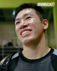 Basket buat Timothy @timothymarvelll bukan sekadar olahraga. Dari kecil,  udah belajar kalau semua yang dilakuin harus total, gak ada kata  setengah-setengah. Pernah hampir kehilangan segalanya waktu cedera  meniskus, rasanya dunia runtuh. Tapi