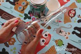 Akrilik boyalar, yağlı boya ve onun incelticisi olan terebentin kadar toksik madde ve koku içermediğinden, evinizde rahatlıkla çalışabileceğiniz bir boya türüdür. Kendin Yap Cam Sise Nasil Boyanir Tarz Meselesi