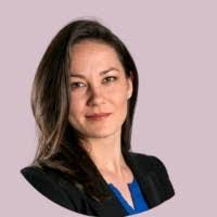 Amanda Schouten's Instagram, Twitter & Facebook