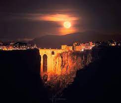Malaga Buenas Noches Desde La Ciudad Del Tajo Ronda La Primera Superluna Del Ano Sobre El Puente Nuevo De Ronda Instagram Imagenes Originales Fotografia