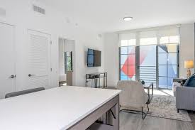 It also has luxury guest suites. Rent The Americana At Brand Luxury Apartments 535 In Los Angeles Landing