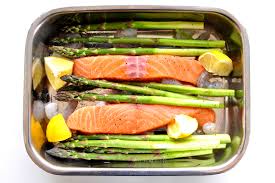 Denn die gerichte klappen wirklich in 30 min. Schnelle Lachspfanne Mit Spargel Aus Dem Ofen Blick7