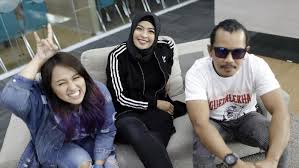 Maybe you would like to learn more about one of these? Lirik Dan Chord Lagu Terbang Dari Kotak