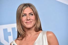 She plays the role of rachel greene on friends , a role for which she won both an emmy award and a golden globe award. Friends Fan Spots Jennifer Aniston Habit That S Hard To Unhear