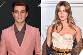 Since 2020, she has been married to a man named michael. Riverdale Star Kj Apa Appears To Confirm He S Dating Clara Berry