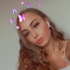 Amber Burnham's Instagram, Twitter & Facebook