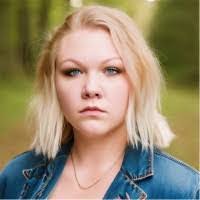 Amanda Houchens's Instagram, Twitter & Facebook