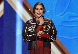 Caralhudo deixando a loirinha gozadinha