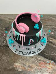 #ecumple #cakes #torta #pastel #cake. Geburtstagstorte Tik Tok Kopfhorer Tortenfee Sabrina