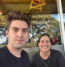 What are some ideas for gluten-free lunches that can be easily packed and  consumed on-the-go?