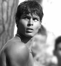 Robert trovato morto in casa a 26 anni, l'allarme lanciato dal papà