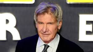 Kamery zachytily, jak si Harrison Ford spletl ranvej a těsně minul boeing