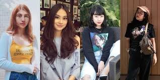 Selama ini, banyak perempuan indonesia yang salah kaprah akan model baju muslim yang syar'i (menutup aurat dan tak membentuk lekuk tubuh). Stylist Sederet Seleb Indonesia Ini Tampil Ala Idol K Pop Bak Aktris Di Drama Kapanlagi Com