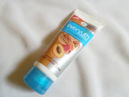 Everyuth Naturals Advanced Hydro Active Walnut Apricot Scrub Review