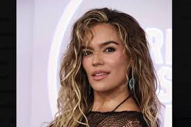 ¡Divide opiniones! Karol G y su arriesgado look en los AMAs