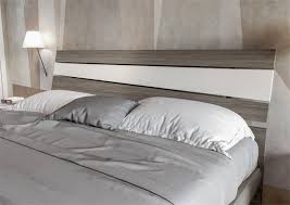Se scelta accuratamente, la testata del letto può diventare un complemento d'arredo protagonista della zona notte. Letto Matrimoniale Con Testiera Design Outletarreda