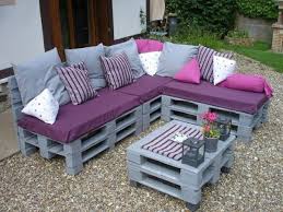 Le salon de jardin en palette continue à faire des adeptes. Idees Originales De Meubles En Palettes Archzine Fr Salon De Jardin Palettes Meuble Jardin Palette Palette Jardin