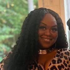 Diana Eakins's Instagram, Twitter & Facebook