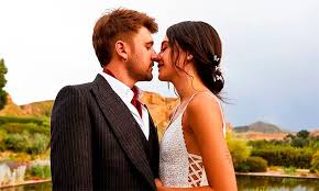 Dani Fernández desvela la relación real que tiene con sus excompañeros de  Auryn