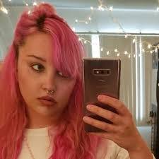 Edna Kozlowski's Instagram, Twitter & Facebook