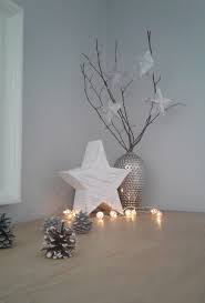 Andere entsorgen ihren tannenbaum dagegen erst an maria lichtmess am 2. Weihnachtsdeko In Weiss Grau Und Silber Weihnachten Dekoration Weihnachtsdekoration Weihnachtsdekoration Ideen