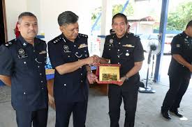 Exco negeri selangor, ean yong hian wah hari ini membuat satu laporan polis berikutan pendedahan terbaru mengesahkan 80 peratus pembantunya mendiang teoh beng hock mati dibunuh bukan terjatuh. Perasmian Laman Hijau Go Green Balai Polis Seri Kembangan Ipd Serdang Bertempat Di Balai Polis Seri Kembangan Ydh Acp Ismadi Bin Borhan Kpd Serdang Hadir Menyempurnakan Perasmian Laman Hijau Go Green Balai
