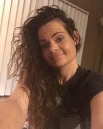 Elizabeth Farris's Instagram, Twitter & Facebook