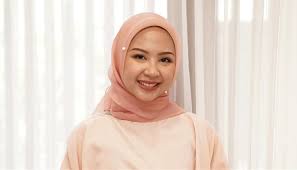 Namun, agar kreasi hijab dan penampilanmu lebih sempurna, kamu perlu menggunakan sampo dan kondisioner dengan formula tepat untuk merawat rambut dan kulit kepala di balik hijab. 7 Tutorial Hijab Segi Empat Terbaru Yang Simple Dan Trendi 2021 Bukareview