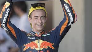De otro modo no se explica lo que ha hecho este chaval de 16 años que está debutando en el mundial de moto3. Npcd3fxedc9nom