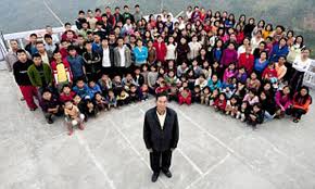 எஸ் ஈஸ்வரன், born 14 june 1962) is a singaporean politician and former business executive. The World S Biggest Family Ziona Chan Has 39 Wives 94 Children And 33 Grandchildren Daily Mail Online