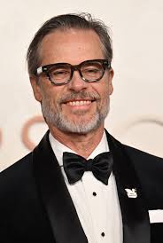 Guy Pearce bär en Free Palestine-nål vid Oscarsgalan 2025 : r/popculturechat