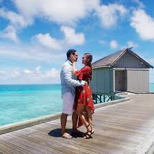 When he got to the ape cage, he found himself looking at a big male ape, who was staring right back at him. Millennial Husband On Fidelity One Woman Is Enough