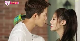 Did Hong Jong Hyun And Girl S Day S Yura Finally Share A Kiss Girl S Day Yura Hong Jong Hyun We Got Married Couples