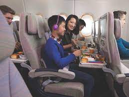 But most economy class travelers like the a380 because it is roomy. Emirates Economy Class Kabinenausstattung Kabinenausstattung Emirates Deutschland